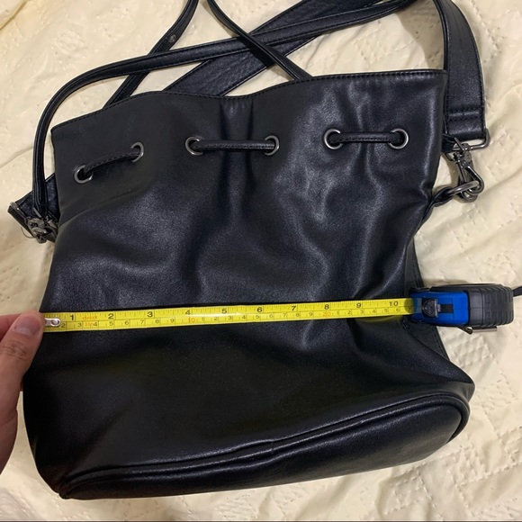 Matt and Nat (Bucket Bag) - Picture 9 of 10